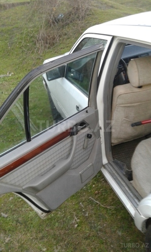 Mercedes E 200 1990, 277,627 km - 0.2 l - Qəbələ