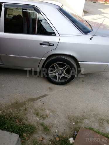 Mercedes E 200 1992, 285,760 km - 2.0 l - Bakı