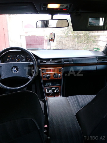 Mercedes E 200 1992, 285,760 km - 2.0 l - Bakı