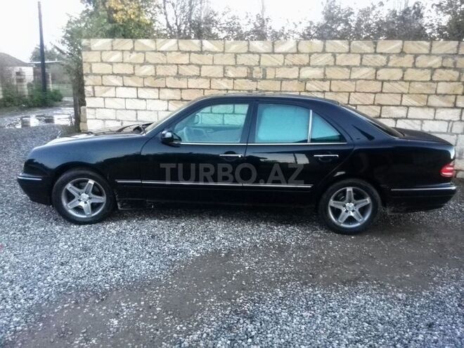 Mercedes E 320 2000, 325,600 km - 3.2 l - Xudat