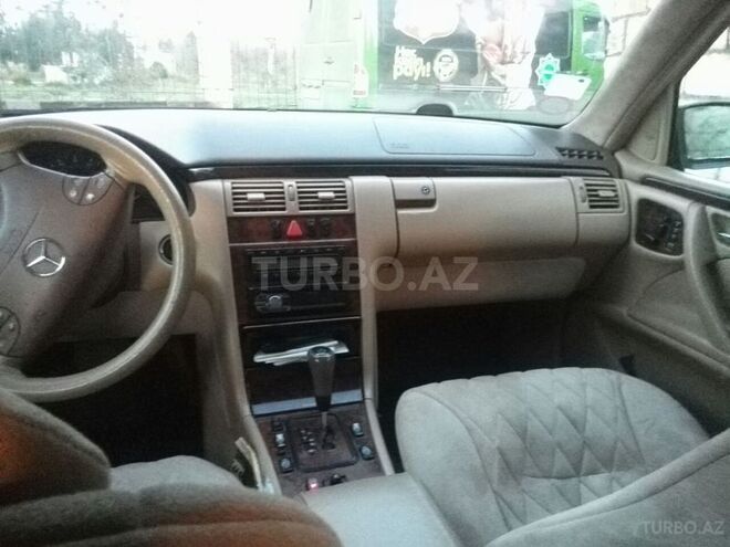 Mercedes E 320 2000, 325,600 km - 3.2 l - Xudat