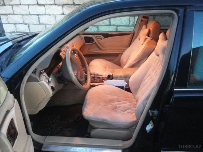 Mercedes E 320 2000, 325,600 km - 3.2 l - Xudat