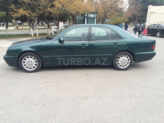 Mercedes E 220 2001, 250,000 km - 2.2 l - Bakı