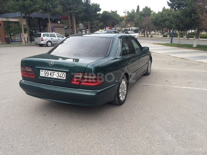 Mercedes E 220 2001, 250,000 km - 2.2 l - Bakı