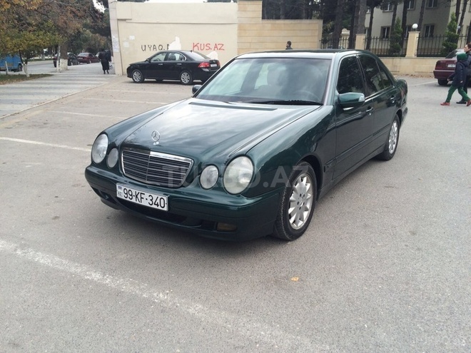 Mercedes E 220 2001, 250,000 km - 2.2 l - Bakı