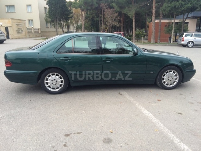 Mercedes E 220 2001, 250,000 km - 2.2 l - Bakı