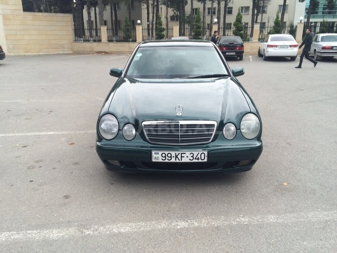 Mercedes E 220 2001, 250,000 km - 2.2 l - Bakı