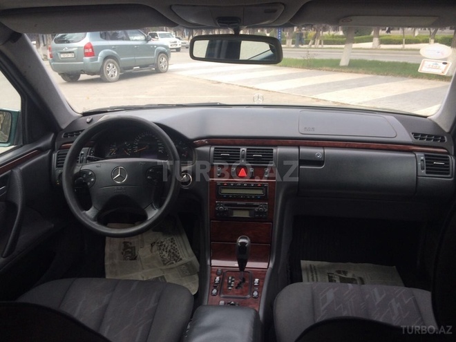 Mercedes E 220 2001, 250,000 km - 2.2 l - Bakı