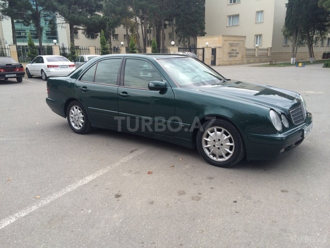 Mercedes E 220 2001, 250,000 km - 2.2 l - Bakı
