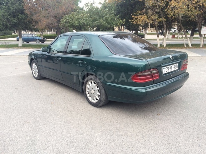Mercedes E 220 2001, 250,000 km - 2.2 l - Bakı