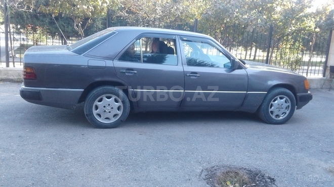 Mercedes E 200 1992, 325,000 km - 2.0 l - İmişli