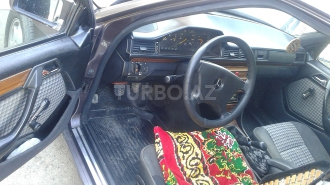 Mercedes E 200 1992, 325,000 km - 2.0 l - İmişli
