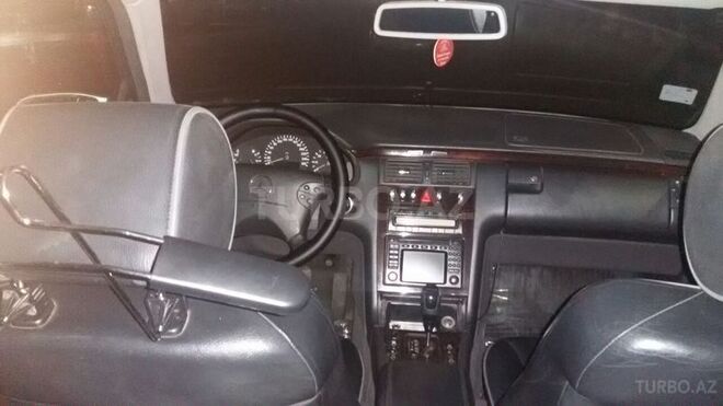 Mercedes E 320 2001, 153,900 km - 3.2 l - Bakı
