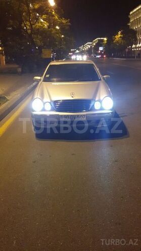 Mercedes E 320 2001, 153,900 km - 3.2 l - Bakı