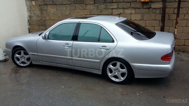 Mercedes E 320 2001, 153,900 km - 3.2 l - Bakı