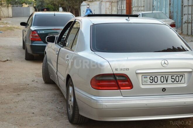 Mercedes E 320 2001, 153,900 km - 3.2 l - Bakı
