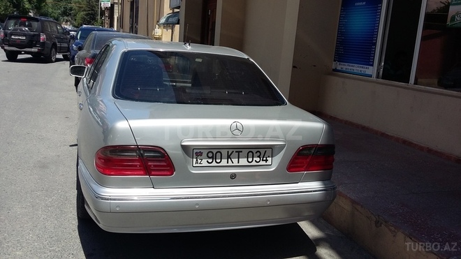 Mercedes E 220 2001, 387,000 km - 2.2 l - Bakı