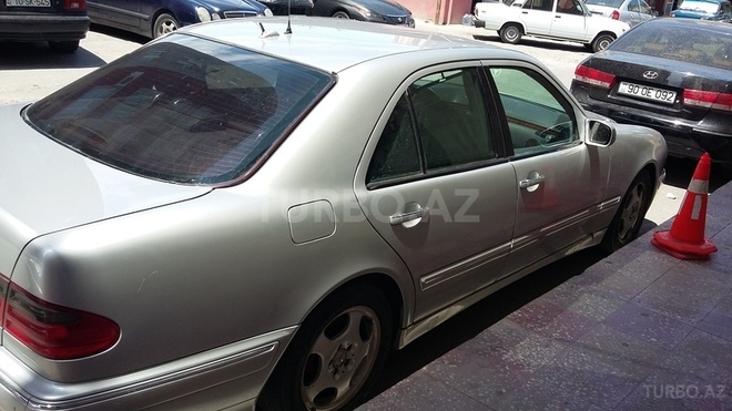 Mercedes E 220 2001, 387,000 km - 2.2 l - Bakı