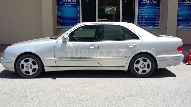 Mercedes E 220 2001, 387,000 km - 2.2 l - Bakı