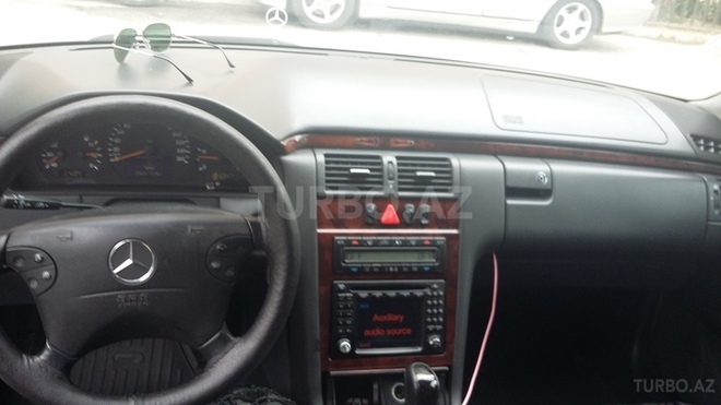 Mercedes E 220 2001, 387,000 km - 2.2 l - Bakı