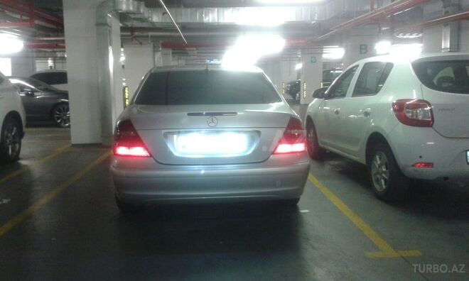 Mercedes E 220 2002, 320,000 km - 2.2 л - Bakı