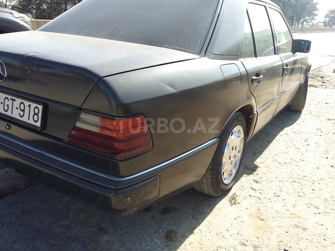 Mercedes E 230 1992, 310,000 km - 2.3 л - Bakı