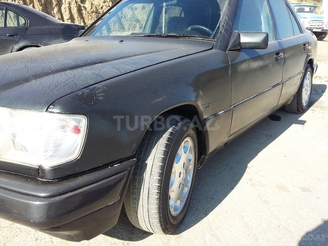 Mercedes E 230 1992, 310,000 km - 2.3 л - Bakı