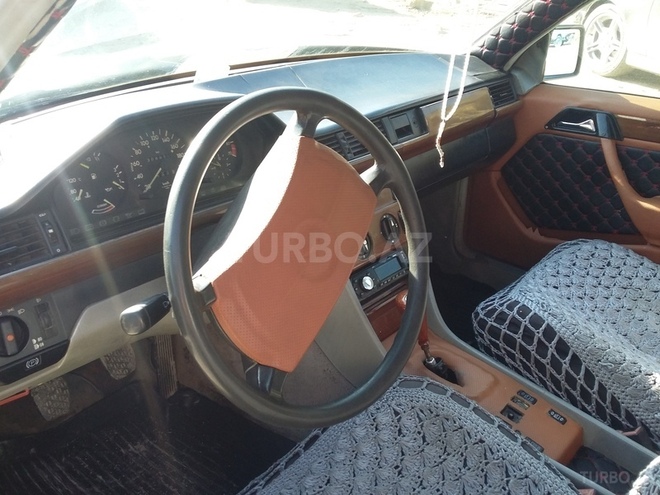 Mercedes E 230 1992, 310,000 km - 2.3 л - Bakı