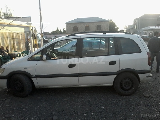 Opel Zafira 2000, 400,000 km - 0.2 l - Zaqatala