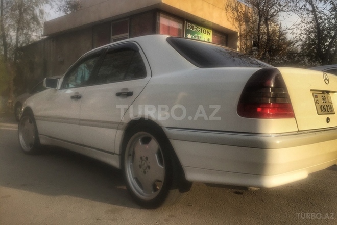 Mercedes C 230 1997, 140,000 km - 2.3 l - Sumqayıt