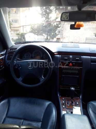 Mercedes E 320 2000, 302,000 km - 3.2 l - Bakı
