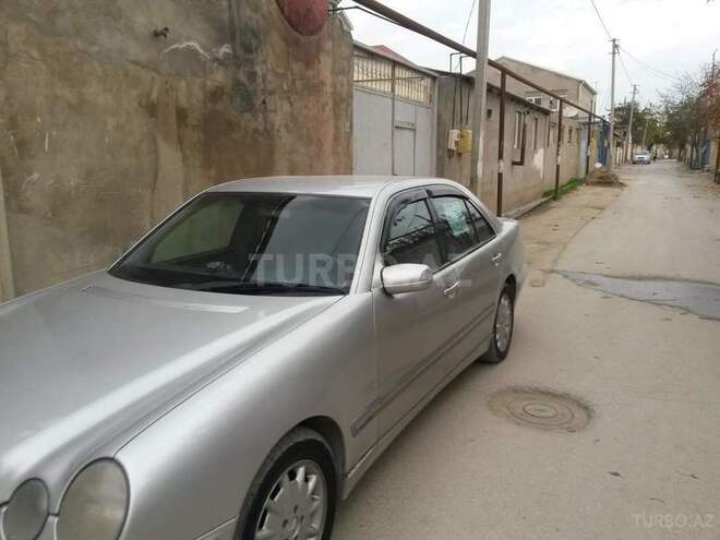 Mercedes E 220 2000, 291,000 km - 2.2 л - Bakı