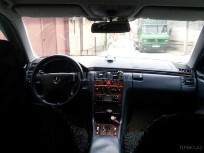 Mercedes E 220 2000, 291,000 km - 2.2 л - Bakı