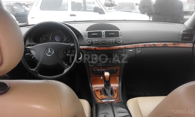 Mercedes E 270 2002, 222,525 km - 2.7 л - Sumqayıt