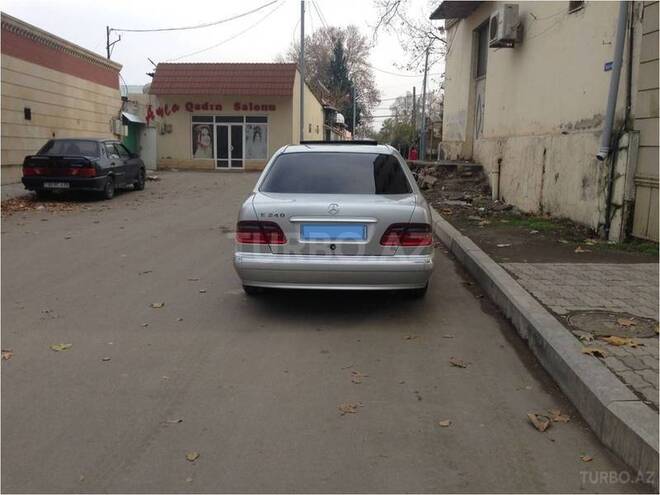 Mercedes E 240 2002, 233,555 km - 2.6 l - Bakı