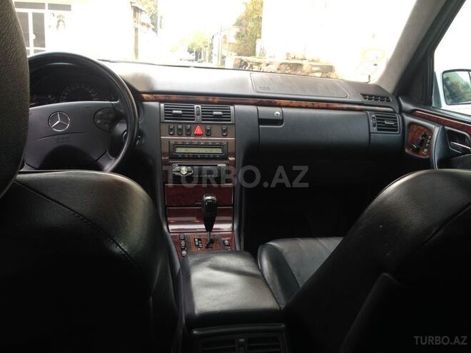 Mercedes E 240 2002, 233,555 km - 2.6 l - Bakı