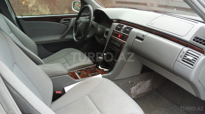 Mercedes E 240 1999, 313,000 km - 2.6 л - Bakı