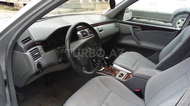 Mercedes E 240 1999, 313,000 km - 2.6 л - Bakı