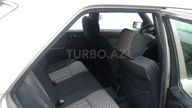 Mercedes E 280 1993, 425,683 km - 2.8 l - Bakı
