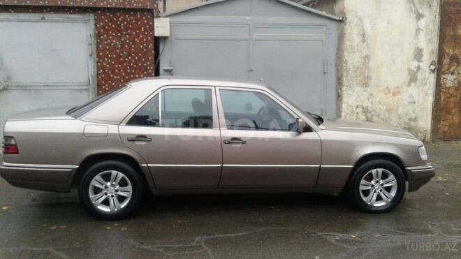 Mercedes E 280 1993, 425,683 km - 2.8 l - Bakı