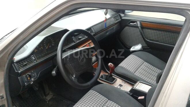 Mercedes E 280 1993, 425,683 km - 2.8 l - Bakı
