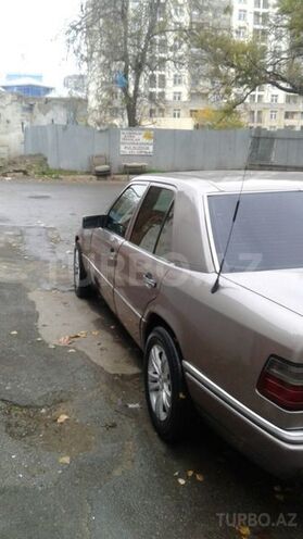 Mercedes E 280 1993, 425,683 km - 2.8 l - Bakı