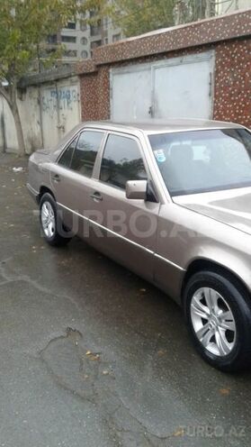 Mercedes E 280 1993, 425,683 km - 2.8 l - Bakı