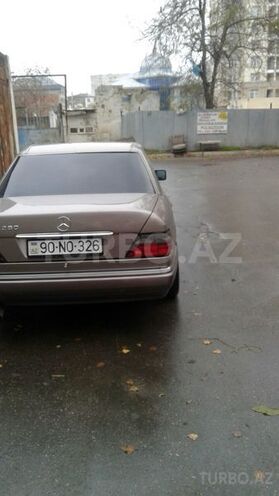 Mercedes E 280 1993, 425,683 km - 2.8 l - Bakı