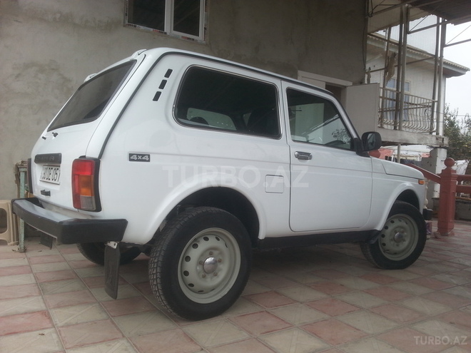 LADA (VAZ) Niva 2008, 195,000 km - 1.7 l - Salyan
