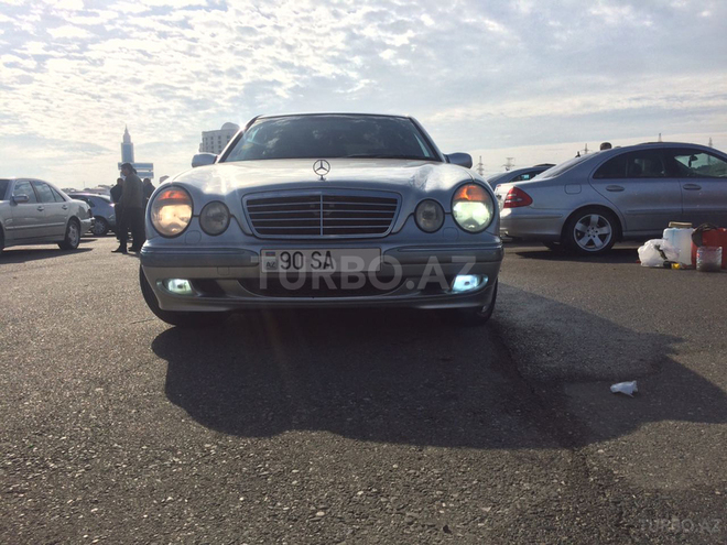 Mercedes E 280 2000, 200,000 km - 2.8 л - Bakı
