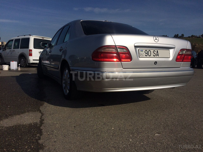 Mercedes E 280 2000, 200,000 km - 2.8 л - Bakı