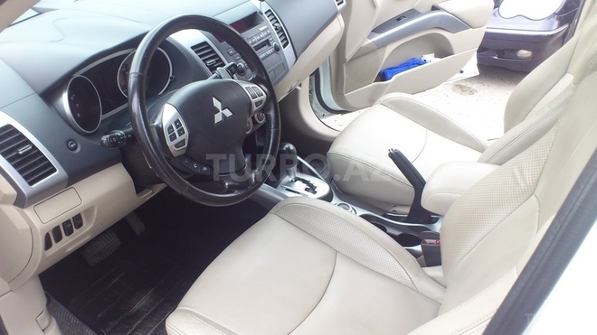 Mitsubishi Outlander 2011, 70,500 km - 3.0 л - Sumqayıt