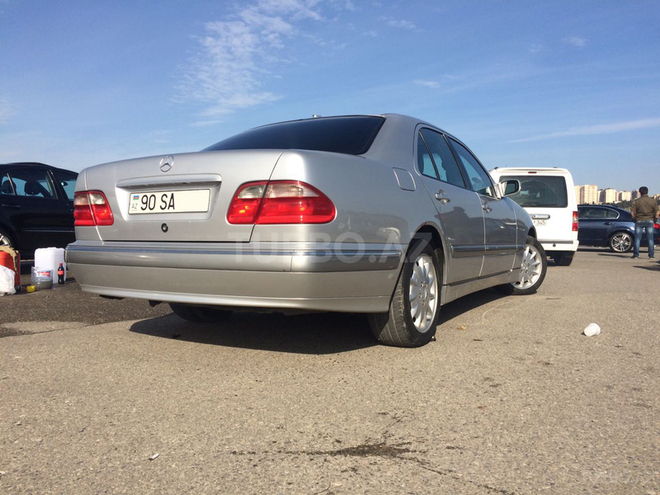 Mercedes E 280 2000, 200,000 km - 2.8 л - Bakı