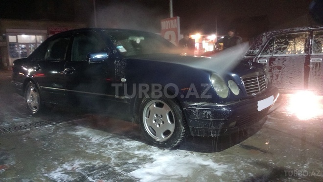 Mercedes E 230 1995, 330,000 km - 2.3 л - Bakı